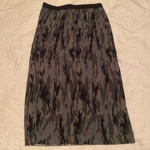 Camouflage mid length skirt